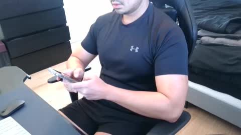 Snapshot of charliekkw chatting on 01-15-26, 05:49 charliekkw online show from 01-15-26, 05:49