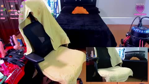 Snapshot of charlietaylorr__ chatting on 12-13-24, 02:49 Charlie online show from 12-13-24, 02:49