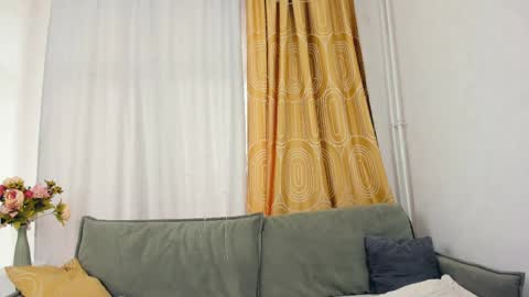 Yumi online show from 04-22-26, 08:06