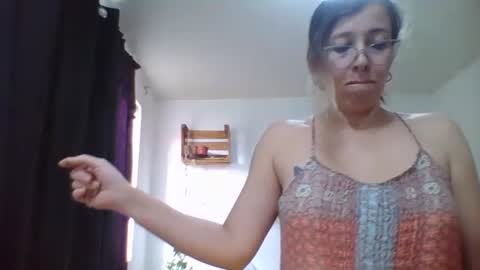 Snapshot of charlot_ponze chatting on 12-15-25, 06:56 charlott online show from 12-15-25, 06:56