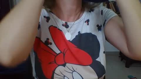 Snapshot of charlot_ponze chatting on 06-17-26, 01:52 charlott online show from 06-17-26, 01:52