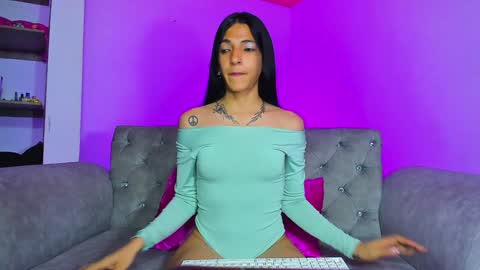 Snapshot of charlot_sanchez chatting on 12-23-24, 02:56 lot online show from 12-23-24, 02:56