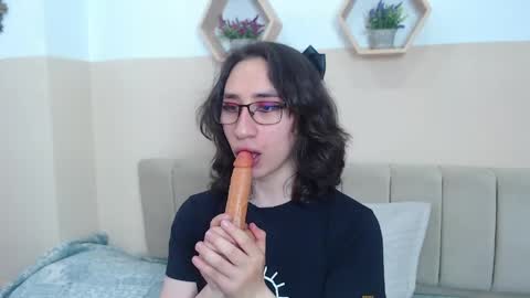 charlothe_dumont online show from 04-21-26, 02:56