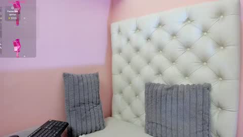 Snapshot of charlott_milk chatting on 07-19-26, 01:59 Charlotte online show from 07-19-26, 01:59