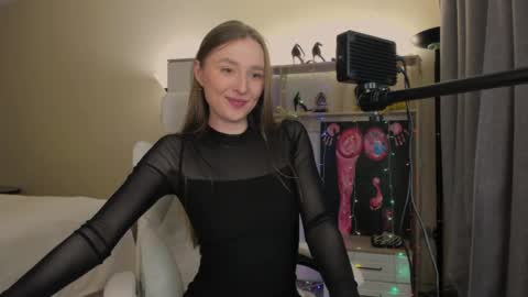 CharlottaWells online show from 01-10-25, 03:27