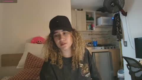 Snapshot of charlotte1117 chatting on 07-08-26, 06:23 Char 3 online show from 07-08-26, 06:23
