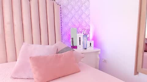 Snapshot of charlotte__08 chatting on 01-30-25, 07:48 Charlotte online show from 01-30-25, 07:48