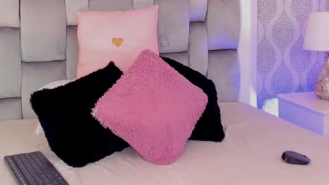 Snapshot of charlotte__08 chatting on 09-17-25, 03:08 Charlotte online show from 09-17-25, 03:08