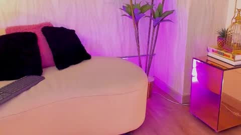 Snapshot of charlotte__08 chatting on 11-10-25, 07:46 Charlotte online show from 11-10-25, 07:46