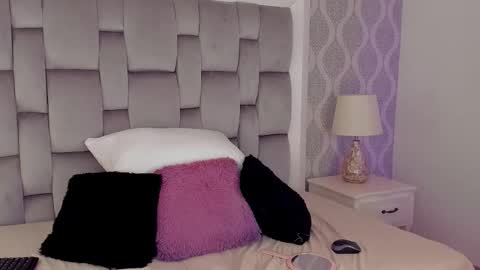 Snapshot of charlotte__08 chatting on 01-09-26, 08:32 Charlotte online show from 01-09-26, 08:32