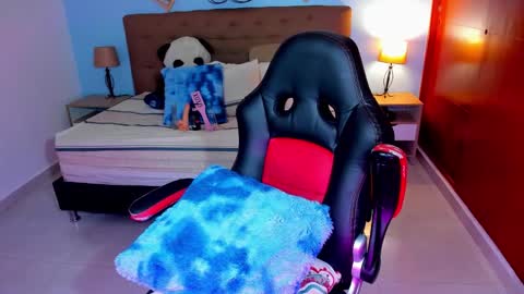 Snapshot of charlotte__bronte chatting on 02-11-26, 04:45 Charlotte online show from 02-11-26, 04:45