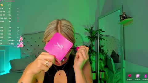 charlotte  grey online show from 01-31-25, 08:43