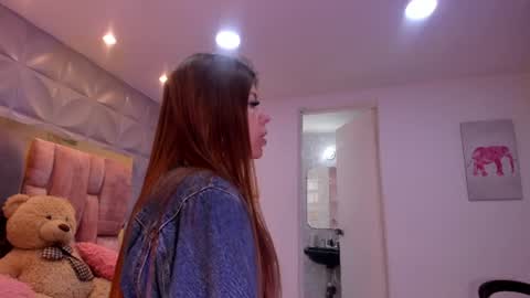 Snapshot of charlotte_icee chatting on 06-12-26, 04:06 Charlotte Icee online show from 06-12-26, 04:06