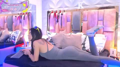 Snapshot of charlotte_landry__ chatting on 09-26-25, 03:49 CHARLOTTELANDRY online show from 09-26-25, 03:49