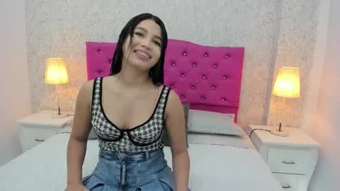 Snapshot of charlotte_ponce chatting on 11-24-25, 11:32 Chalotte online show from 11-24-25, 11:32