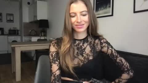 Charlotte Roche online show from 02-11-25, 12:27