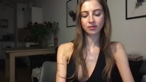 Charlotte Roche online show from 02-19-25, 03:27