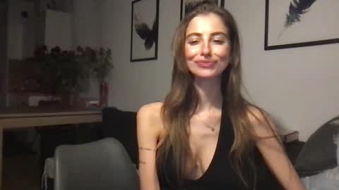 Charlotte Roche online show from 02-19-25, 06:32