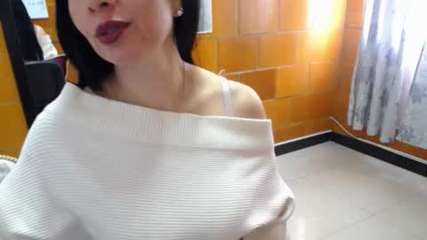 Snapshot of charlotte_temple chatting on 12-19-25, 02:02 Charlotte online show from 12-19-25, 02:02