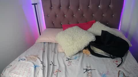 charlotte_walker1 online show from 03-10-25, 05:11