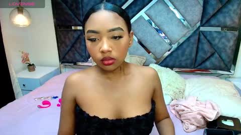 charlotte_walker1 online show from 09-24-25, 03:54