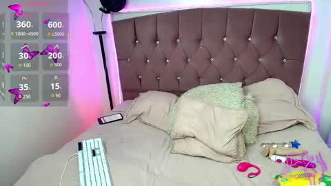 charlotte_walker1 online show from 11-13-25, 02:16