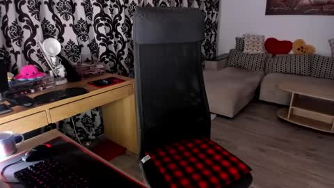 Snapshot of charlottediamonds chatting on 01-10-25, 02:04 Charlotte Diamonds online show from 01-10-25, 02:04