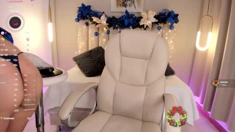 Snapshot of charlottedupontt chatting on 12-14-24, 01:05 Charlotte online show from 12-14-24, 01:05