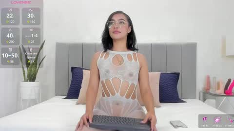 Snapshot of charlotteg18 chatting on 03-11-25, 04:10 Charlote online show from 03-11-25, 04:10