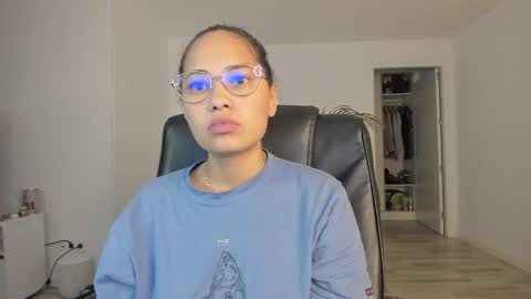 Snapshot of charlottehamilton chatting on 09-30-25, 10:37 charlotte hamilton online show from 09-30-25, 10:37