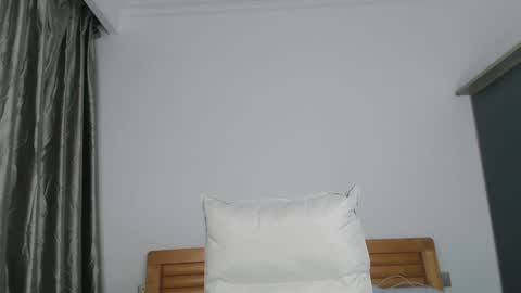 Snapshot of charlottelin chatting on 12-23-24, 06:05 Charlotte online show from 12-23-24, 06:05