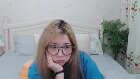 Snapshot of charlottelin chatting on 09-11-25, 01:00 Charlotte online show from 09-11-25, 01:00