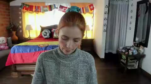 Snapshot of charlottewillson chatting on 06-18-26, 05:50 Charlotte online show from 06-18-26, 05:50