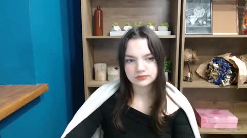 Snapshot of charmbite chatting on 12-15-25, 07:23 Julliette online show from 12-15-25, 07:23