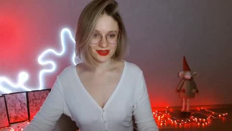 Snapshot of charming_beauty chatting on 01-09-25, 03:15 Michelle online show from 01-09-25, 03:15