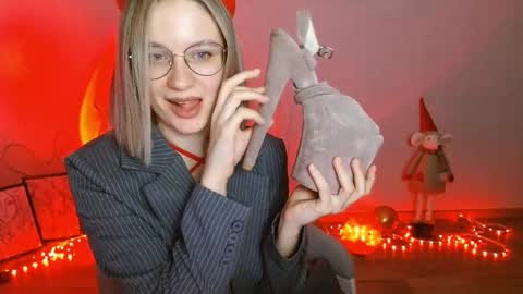 Snapshot of charming_beauty chatting on 01-11-25, 01:59 Michelle online show from 01-11-25, 01:59