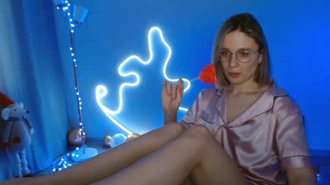 Snapshot of charming_beauty chatting on 01-18-25, 03:20 Michelle online show from 01-18-25, 03:20