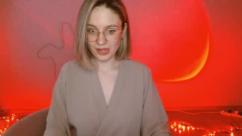 Snapshot of charming_beauty chatting on 02-07-25, 05:41 Michelle online show from 02-07-25, 05:41