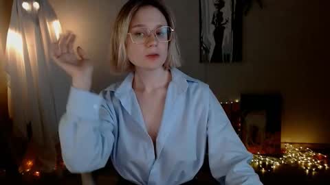 Snapshot of charming_beauty chatting on 10-27-25, 04:16 Michelle online show from 10-27-25, 04:16