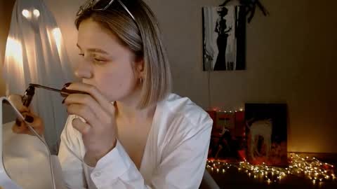 Snapshot of charming_beauty chatting on 10-28-25, 03:21 Michelle online show from 10-28-25, 03:21