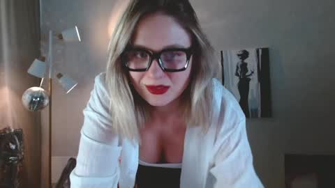 Snapshot of charming_beauty chatting on 06-05-26, 06:52 Michelle online show from 06-05-26, 06:52