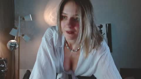Snapshot of charming_beauty chatting on 06-08-26, 06:25 Michelle online show from 06-08-26, 06:25