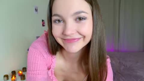 Snapshot of charming_bliss chatting on 10-05-25, 03:43 Kaylee online show from 10-05-25, 03:43