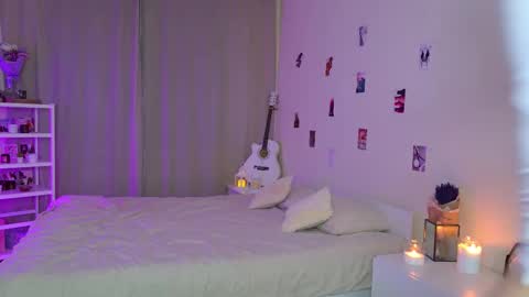 Snapshot of charming_bliss chatting on 10-10-25, 03:55 Kaylee online show from 10-10-25, 03:55