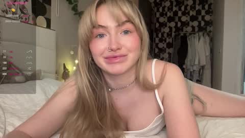 Snapshot of charming_daisy chatting on 01-08-26, 01:02 my fansly Charming daisy My Wishlist for new toys online show from 01-08-26, 01:02