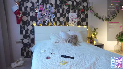 Snapshot of charming_daisy chatting on 01-11-26, 08:30 my fansly Charming daisy My Wishlist for new toys online show from 01-11-26, 08:30