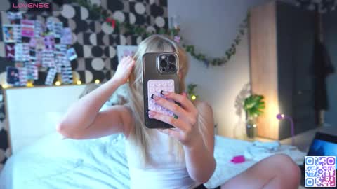 Snapshot of charming_daisy chatting on 01-12-26, 09:58 my fansly Charming daisy My Wishlist for new toys online show from 01-12-26, 09:58