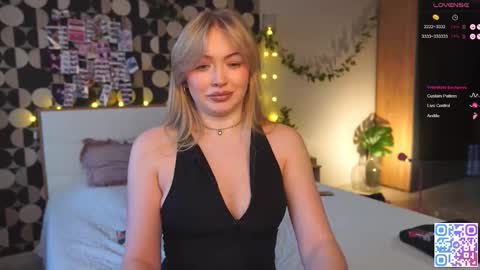 Snapshot of charming_daisy chatting on 01-17-26, 01:05 my fansly Charming daisy My Wishlist for new toys online show from 01-17-26, 01:05