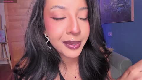 Snapshot of charming_snake_ chatting on 12-10-24, 01:55 Victoria online show from 12-10-24, 01:55