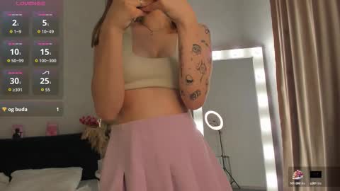 Snapshot of charmingvixen chatting on 09-10-25, 10:15 Kati online show from 09-10-25, 10:15